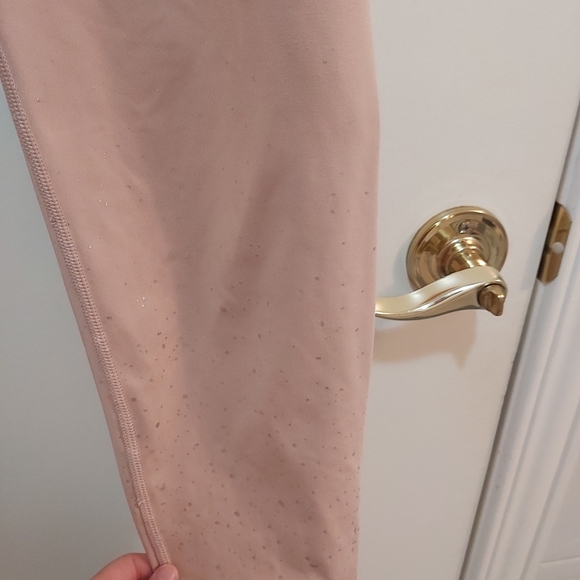 GAP FIT Scuplt Revolution Nude or Light Pink Leggings Size Large (L) - Picture 2 of 3